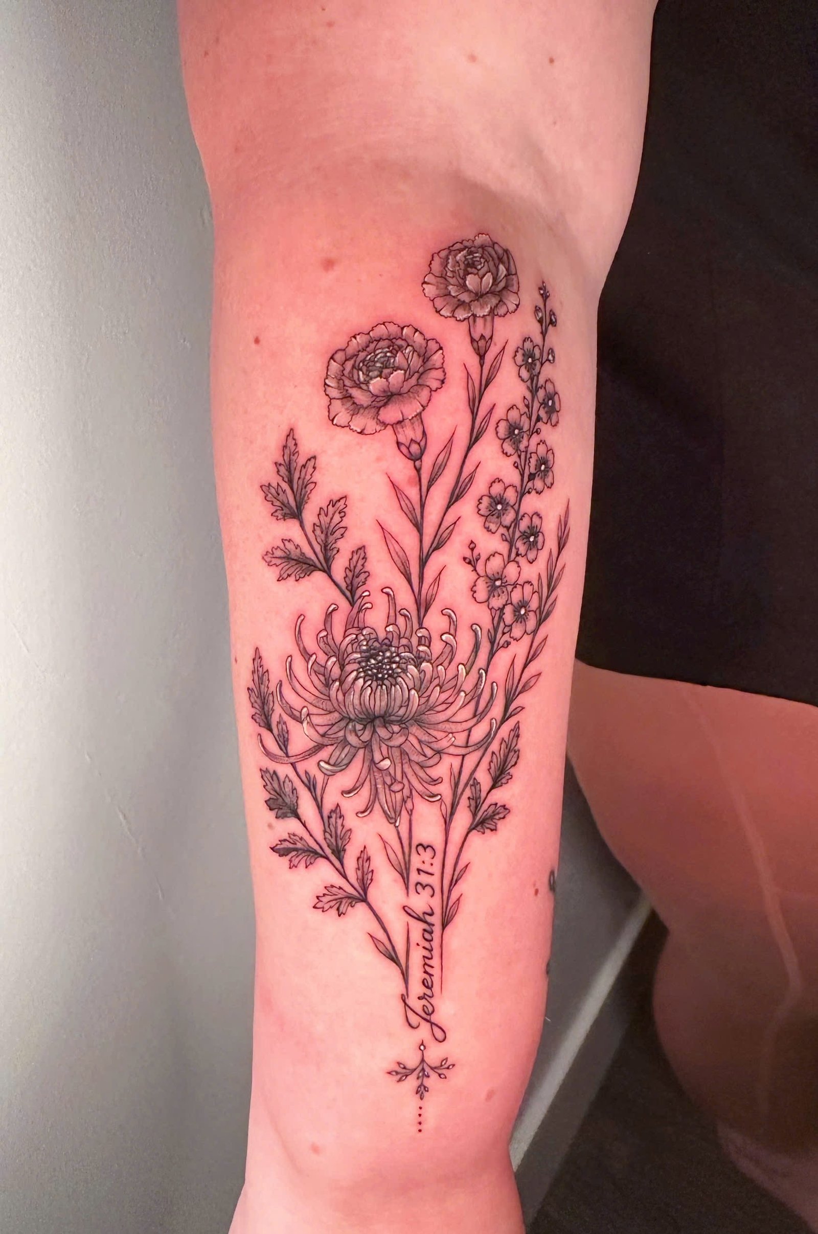 Fine Line Tattoo